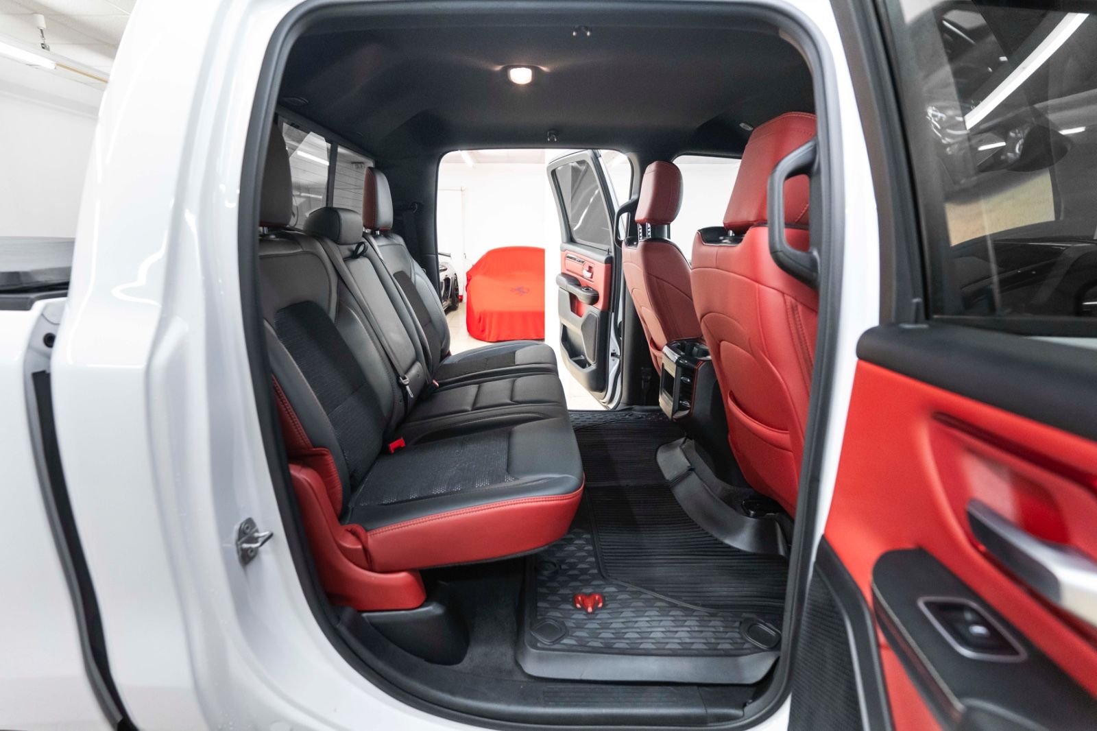 Fahrzeugabbildung Dodge RAM 1500 REBEL 5,7L CARPLAY KAM AHK M+S TEMPOMAT