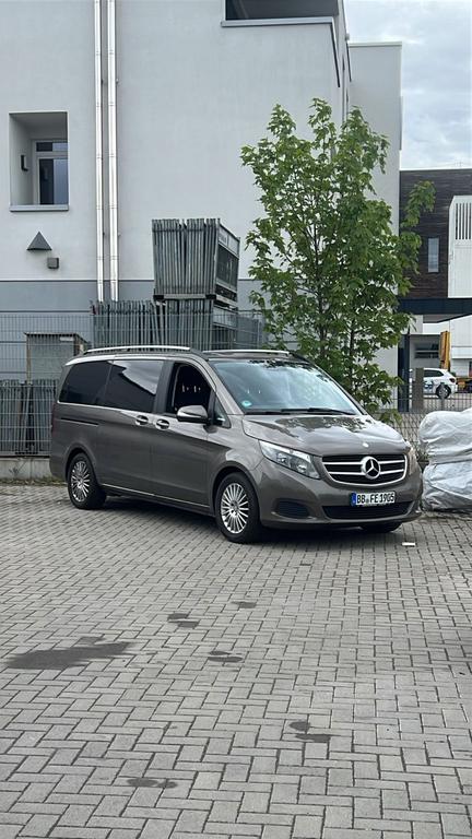 Mercedes-Benz V 220
