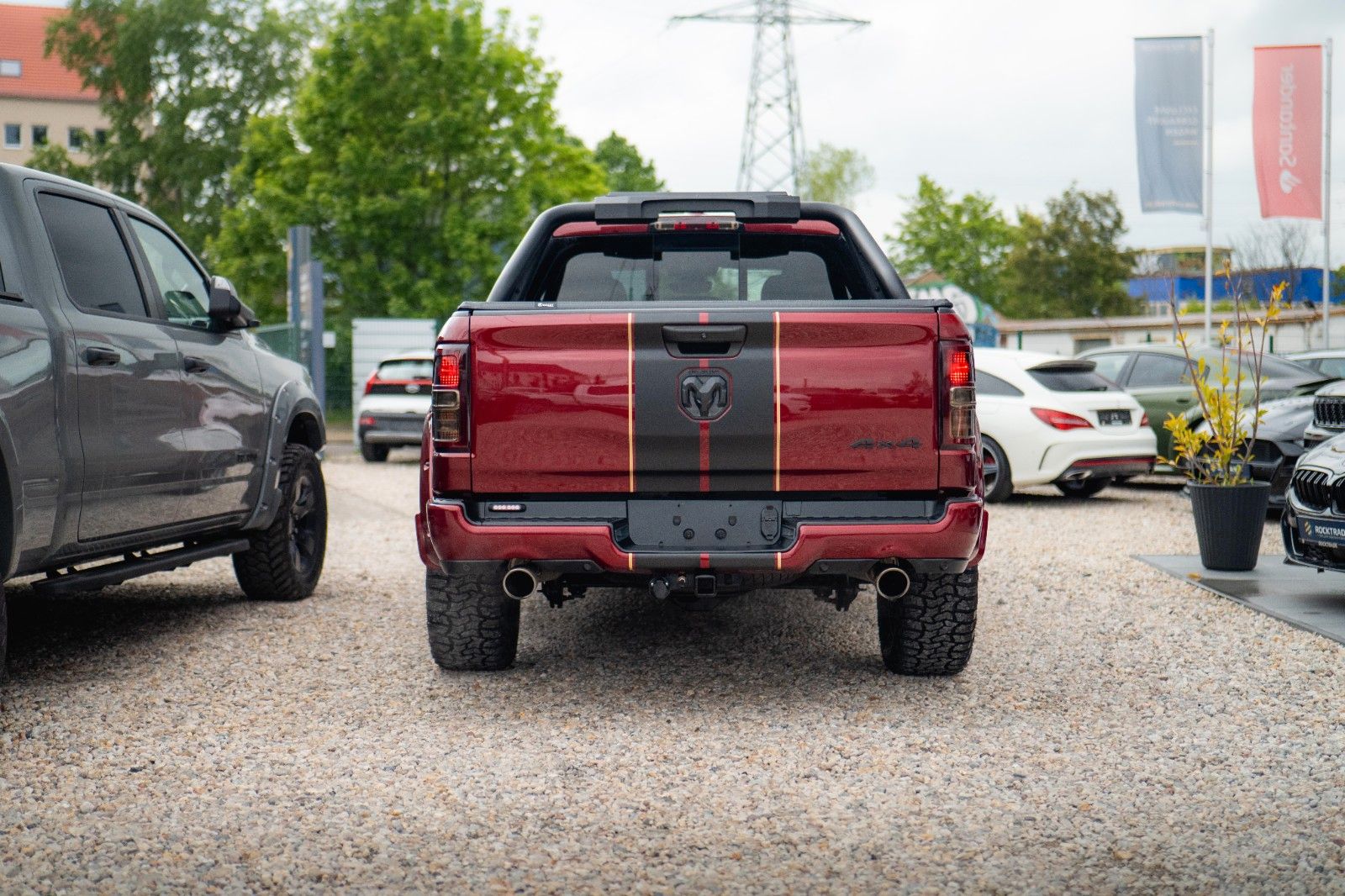 Fahrzeugabbildung Dodge RAM 5.7 V8 HEMI 4x4 OFFROAD Night-Paket *LED*19%