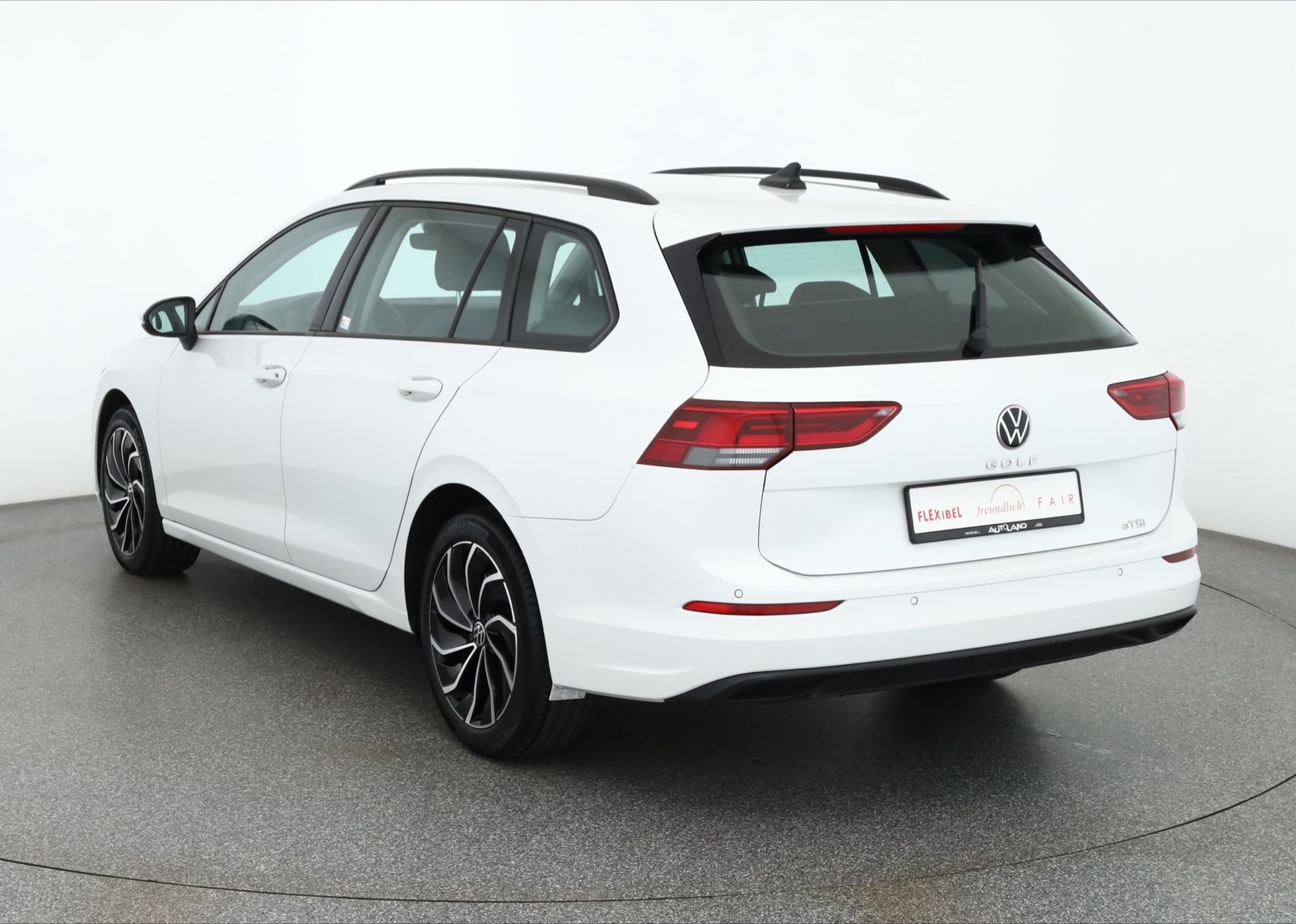 Volkswagen Golf VIII Variant 1.0 eTSI DSG Life LED Navi DAB imagem 3