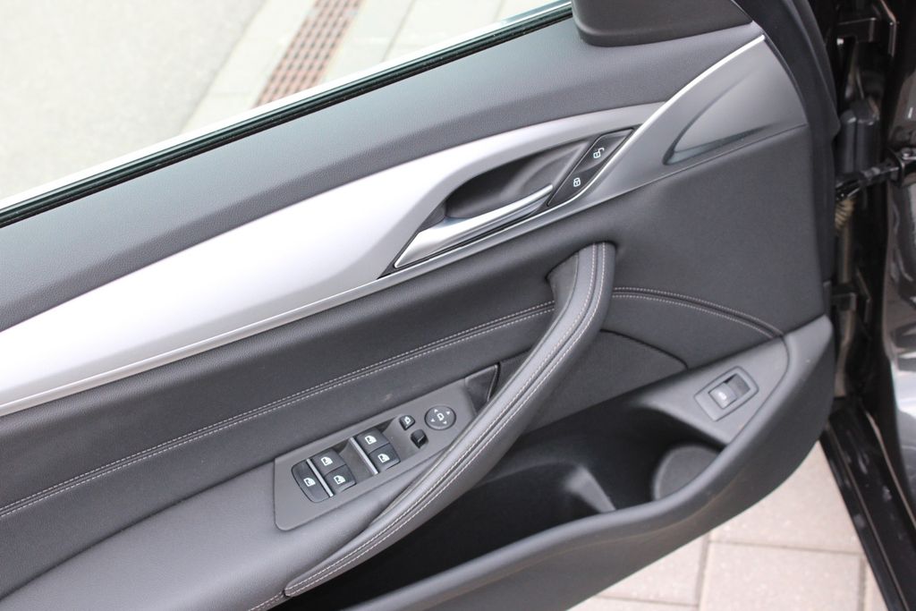 BMW 520d xDrive Touring AUT LED AHK NAVI LEDER LIVE