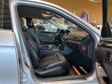 MYAUTOCENTER – Gebraucht- und Jahreswagen mit Werkstattservice in Pfaffenhofen Mercedes-Benz E 200 *AHK*Abstandstempo*Teilleder*Szhz*