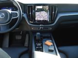 Volvo XC60Momentum Pro2WD.STANDHEIZUNG!LEDER!PANO!TOP! - Volvo XC60 in Frankfurt (Main)