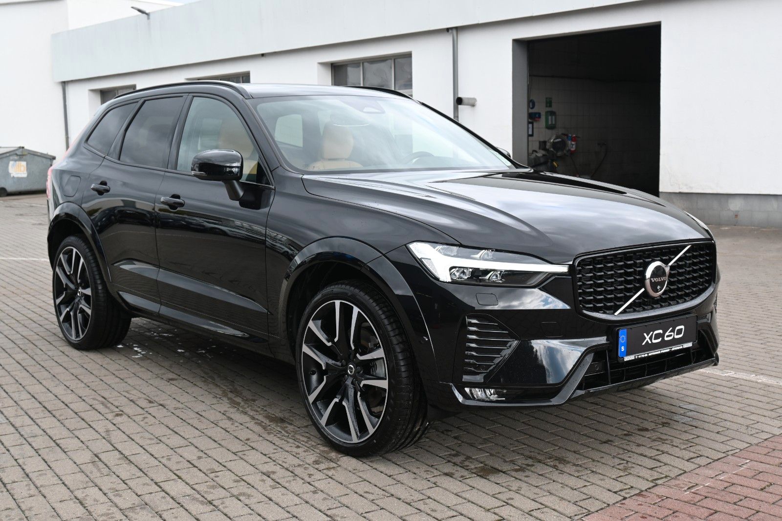Fahrzeugabbildung Volvo XC60 B4 D AWD Ultimate Dark*STDHZG*360°*LUFT*ACC