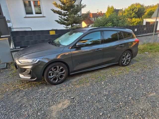 Ford Focus Kombi ST-Line 5 Jahre Herstelle...