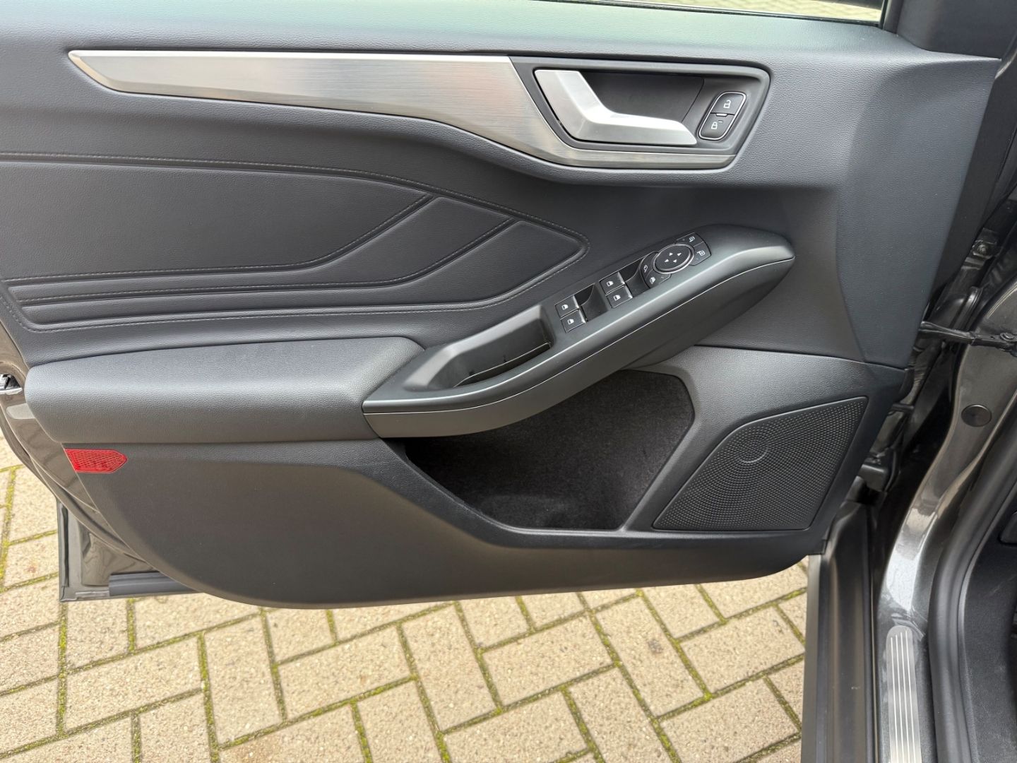 FORD Focus Titanium X Turnier AHK-Navi Digi Cockpit L - Image 13