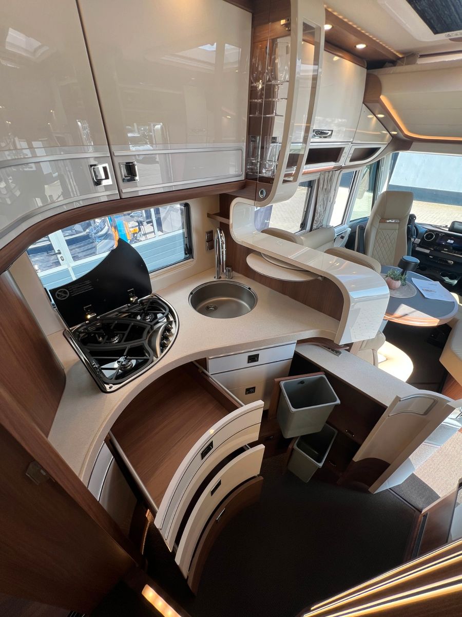 Fahrzeugabbildung Carthago chic e-line 50 LE DA / Mecedes Benz Sprinter