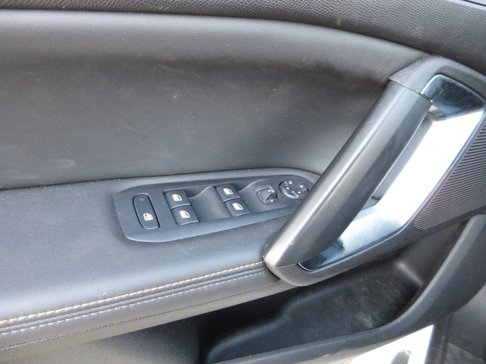 Fahrzeugabbildung Peugeot 308 Allure 1.2T LED/NAVI/R´CAM/PDC/VIRTUAL
