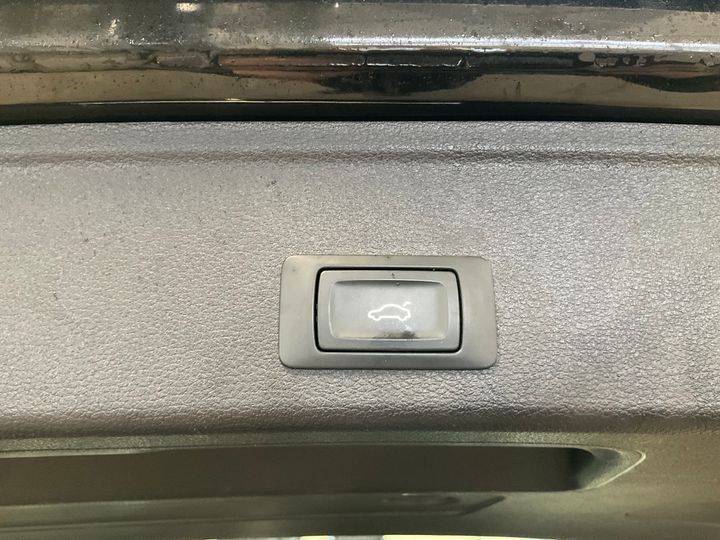 Fahrzeugabbildung Audi A4 Avant 40 TFSI S-line S-tronic *Navi*PDC*LED*