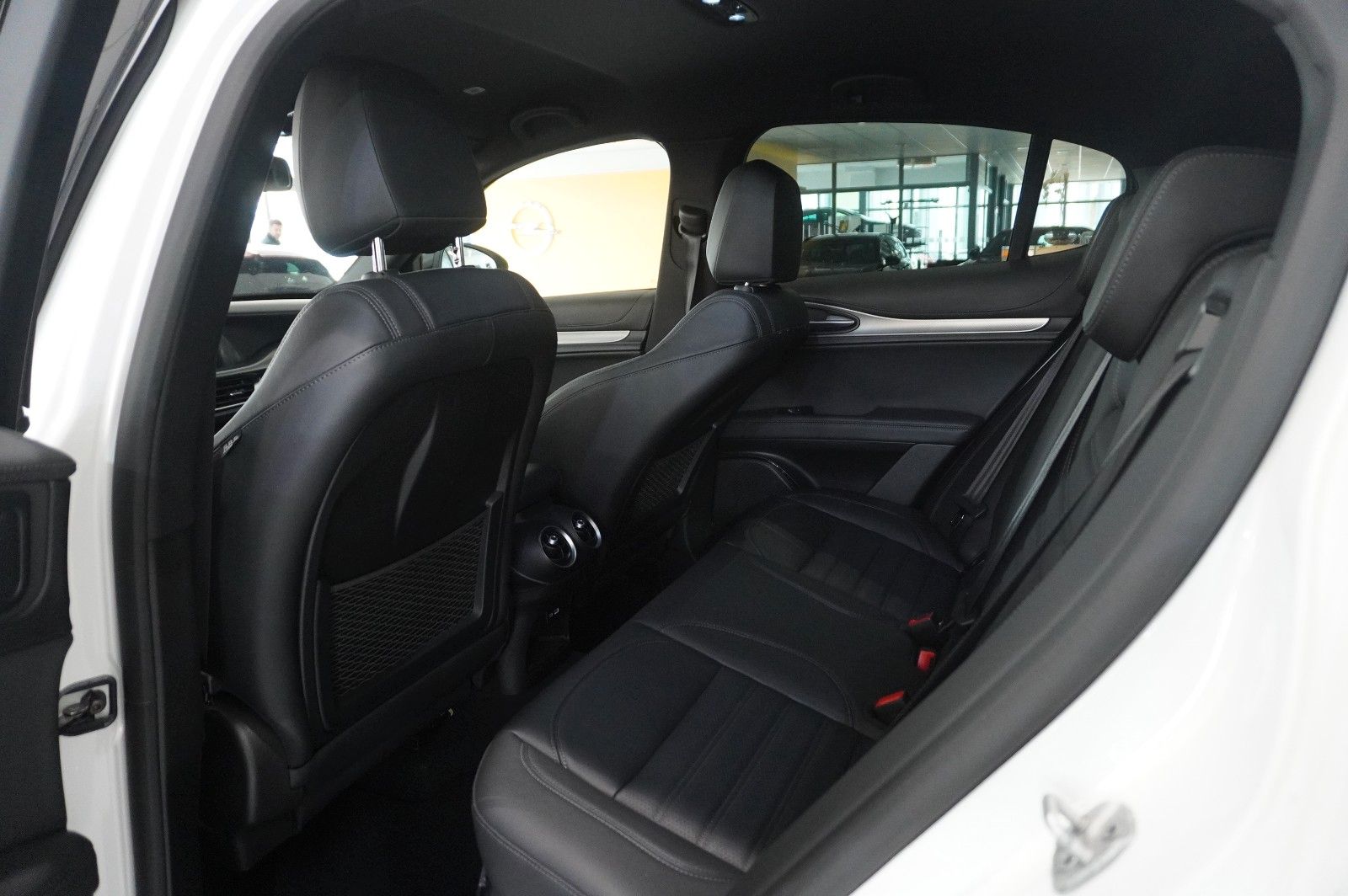 Fahrzeugabbildung Alfa Romeo Stelvio 2.2D VELOCE Q4 NAVI/LED/KAMERA/MATRIX/SH