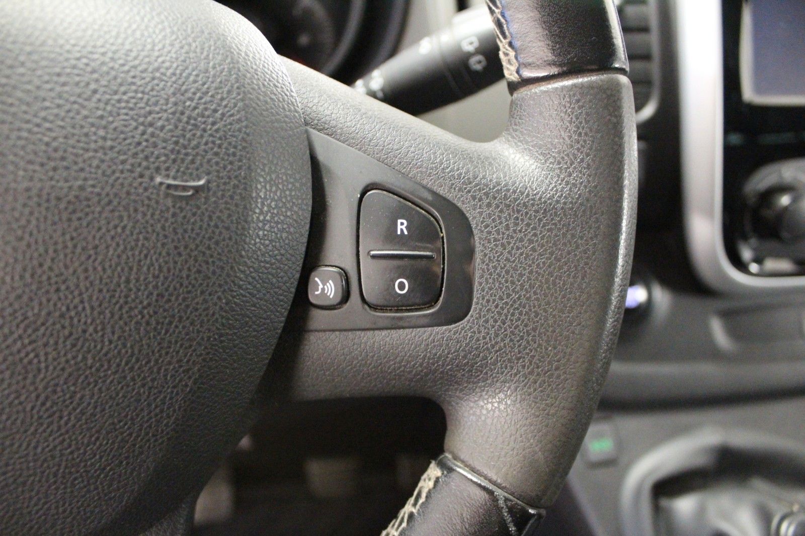 Fahrzeugabbildung Renault Trafic Grand dCi 145 Passenger *Navi*AHK*