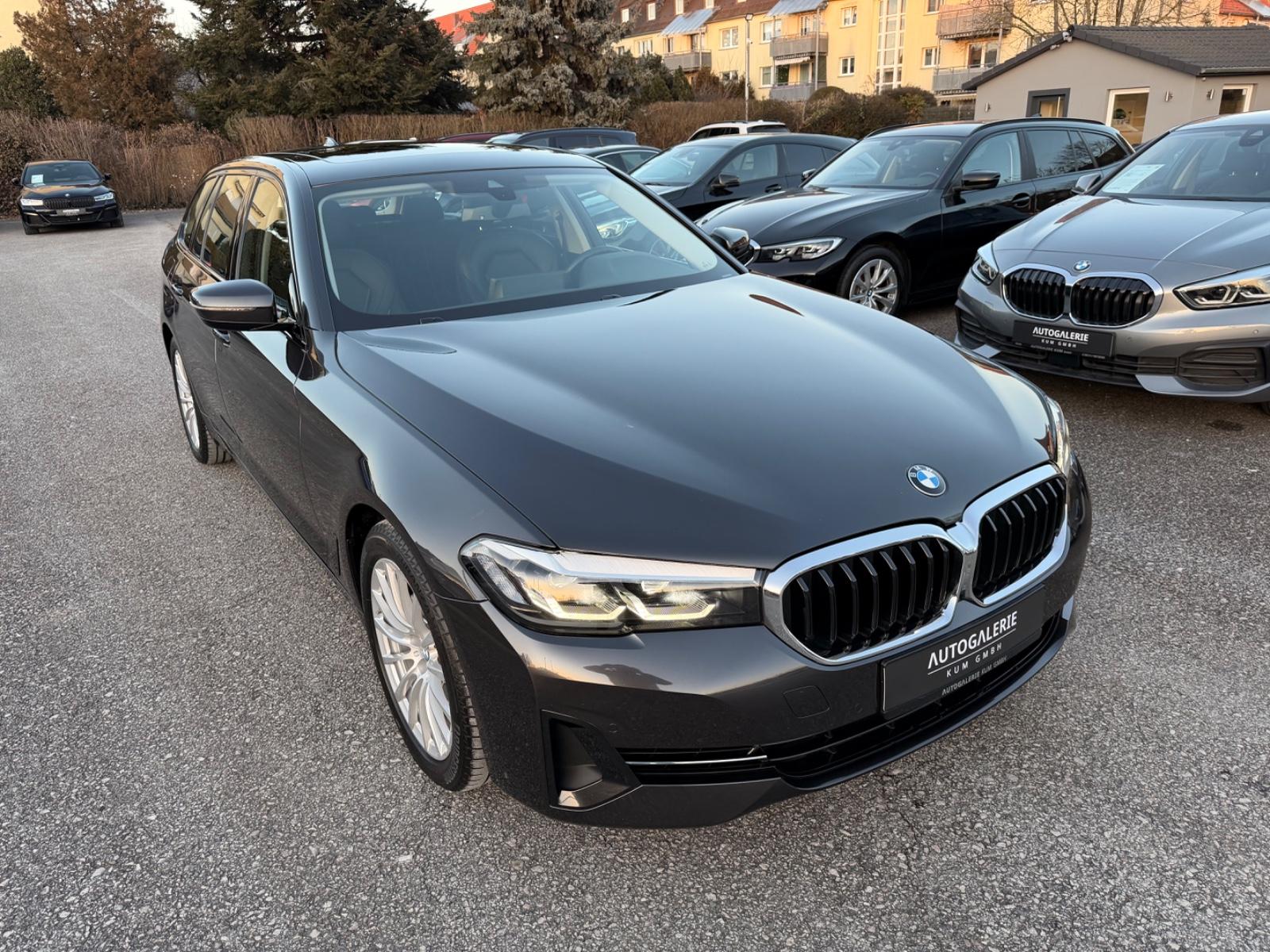 BMW 520i Touring / LED / NAVI-PROF / PANO / LEDER