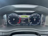 SKODA Karoq 1.5 TSI DSG Selection PANO KAM AHK 5JGAR bei Autohaus Landmann & Maier OHG