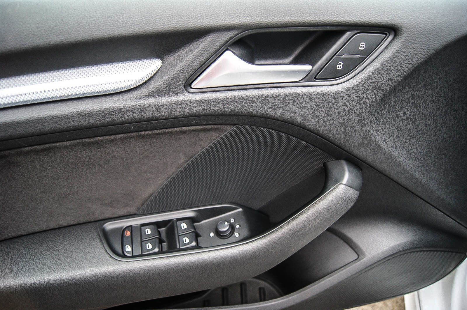 Fahrzeugabbildung Audi A3 Limousine 1.4 TFSI S-LINE NAVIGATION XENON 18