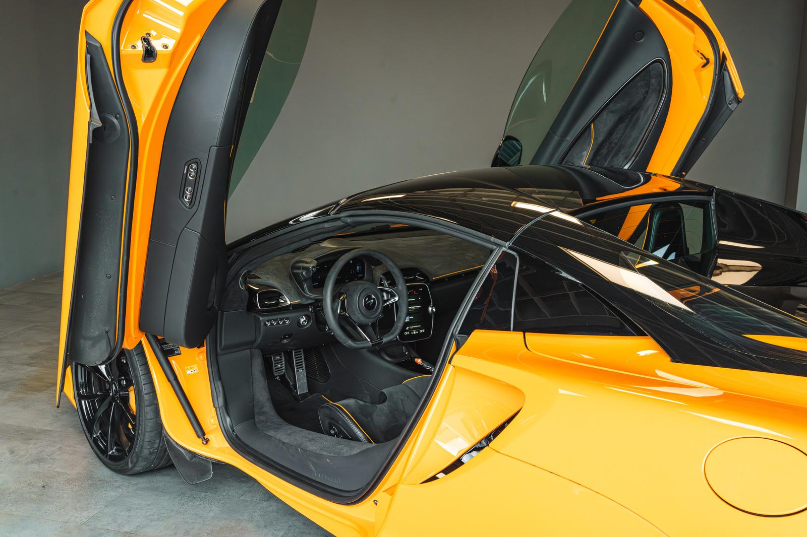 McLaren Artura SPIDER + ALCANTARA + BOWERS & WILKINS