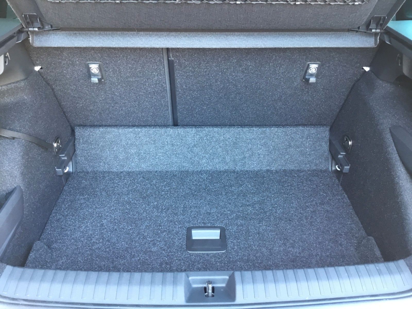 Fahrzeugabbildung SKODA Kamiq 1.5 TSI DSG Monte Carlo+AHK+Navi+Kamera