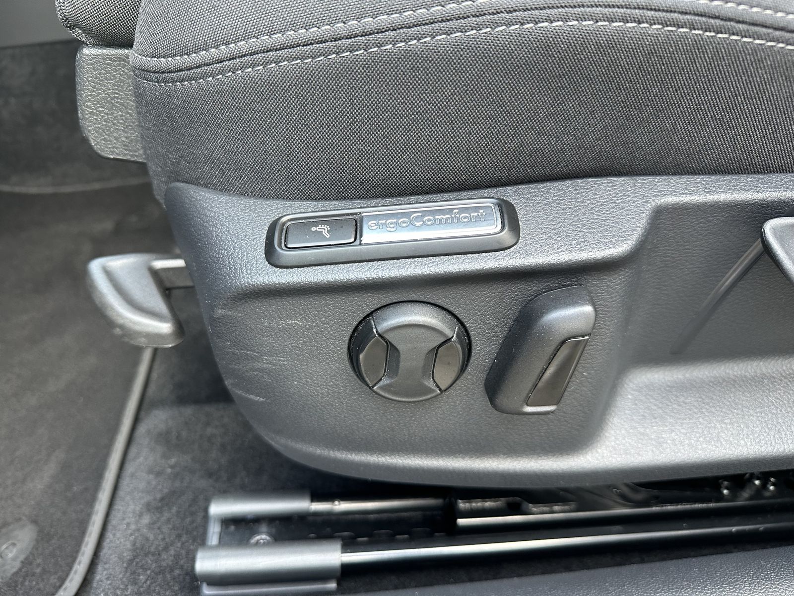 Fahrzeugabbildung Volkswagen Passat Variant 2.0 TSI DSG Business NAV+LED+ACC