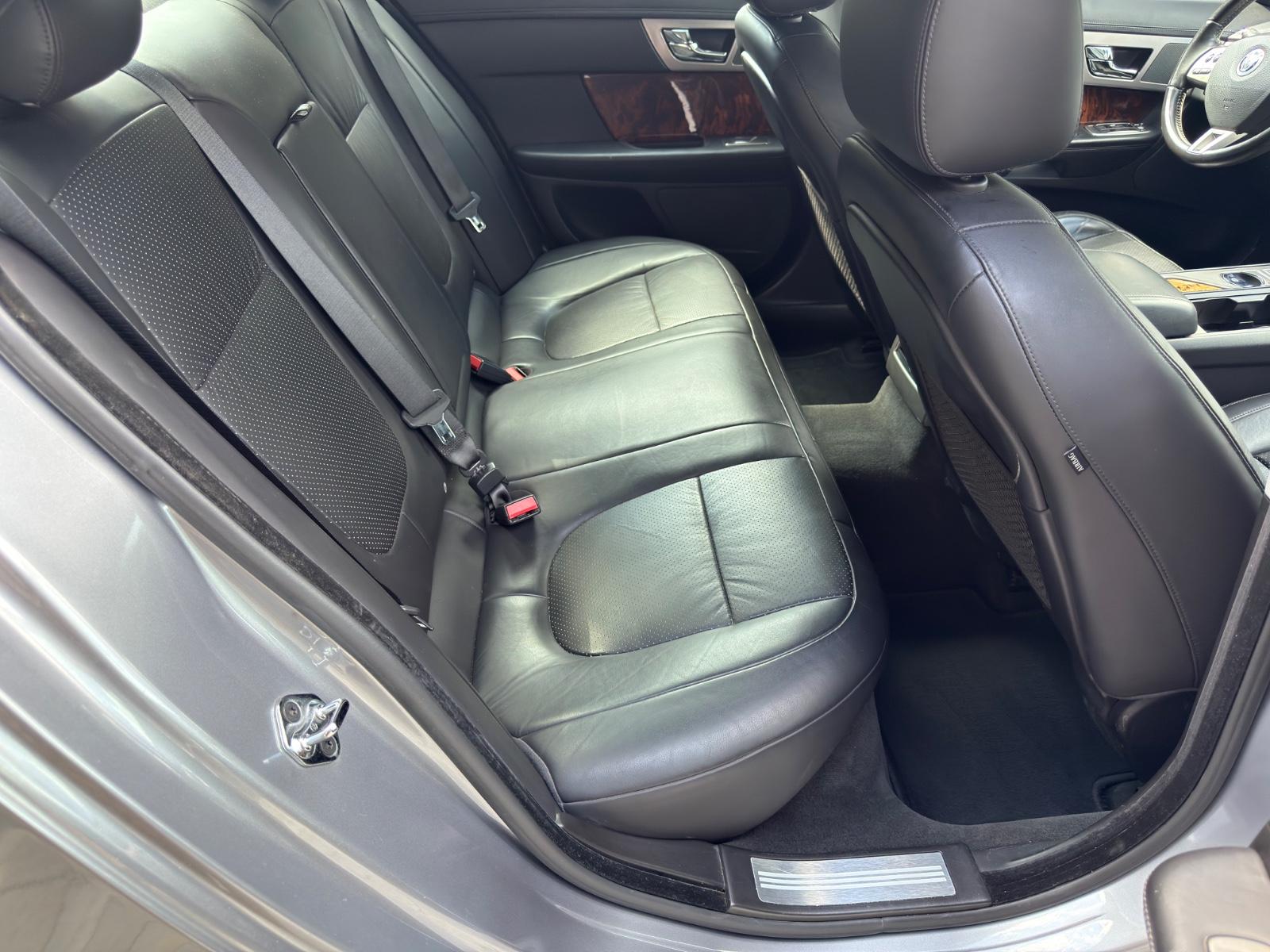 JAGUAR XF 4.2 V8 300CH LUXURY