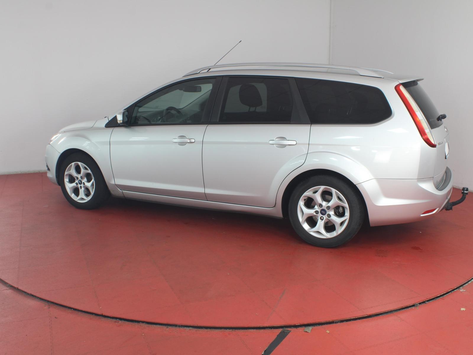 Ford Focus 2010 — photo 29