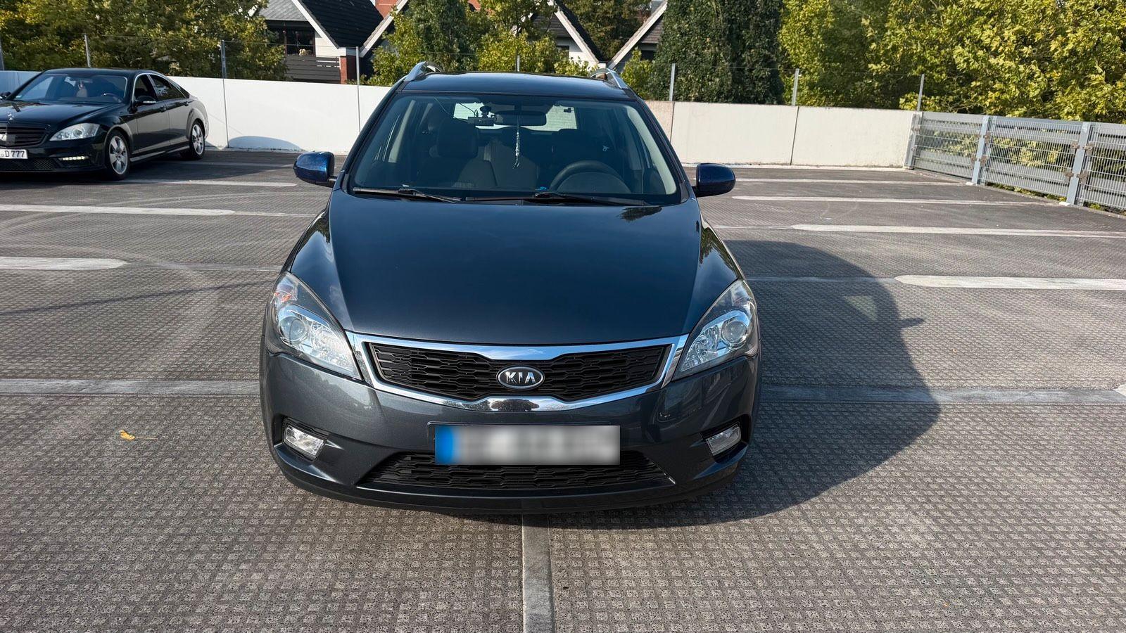 Kia cee'd 2011 — photo 7