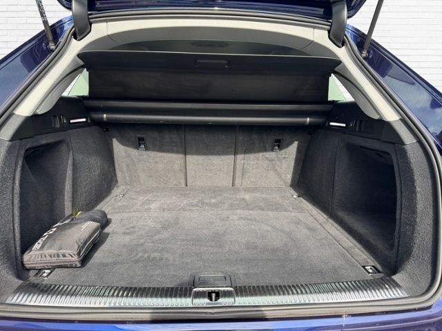 Fahrzeugabbildung Audi A4 Avant 30 TDI 136 PS S tronic MMI SHZG PDC AC
