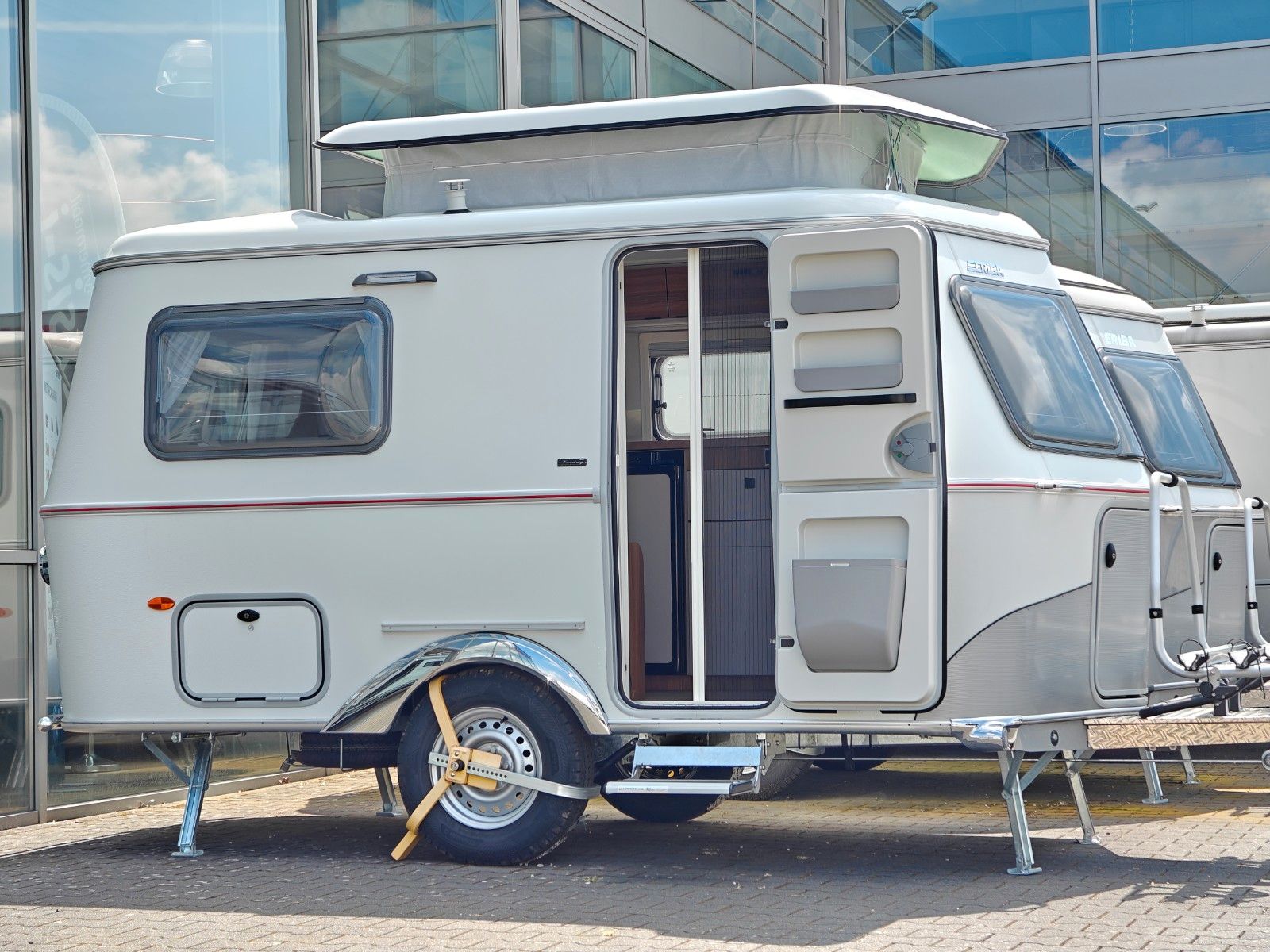 Fahrzeugabbildung HYMER / ERIBA / HYMERCAR Touring 310 Legend - Design, Heckklappe -