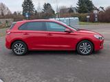 Hyundai i30 1.4 T-GDI *SHZ*CAM*LHZ*DAB*TOP GEPFLEGT* - Hyundai i30: Limousine