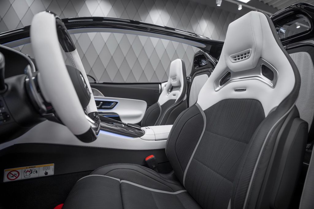 AMG PURESPEED RED/BLACK 2026 - Bild 17