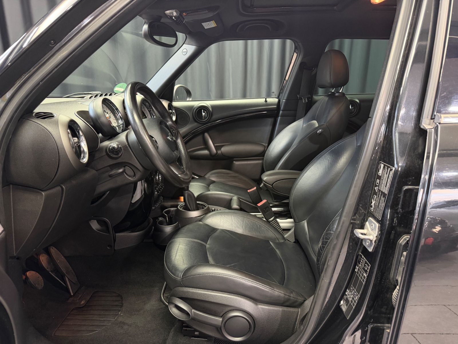 Fahrzeugabbildung MINI COOPER D Countryman Cooper D All4|PANO|NAVI|