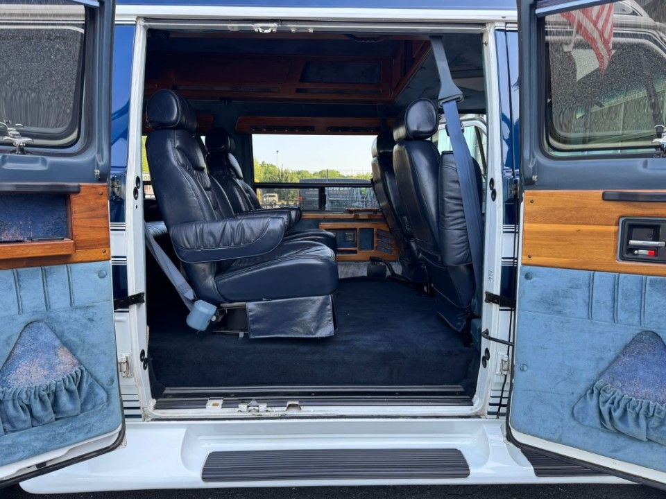 Fahrzeugabbildung Chevrolet Chevy Van G20 707 Leder deutsches Fzg AHK