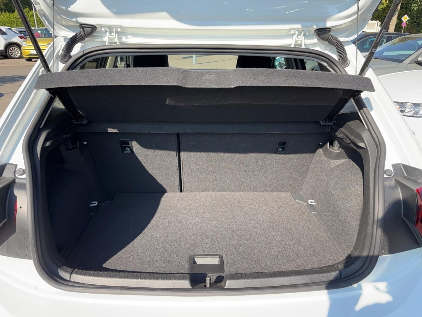 Fahrzeugabbildung Volkswagen Polo Life 1,0 l,Navi,SH,Climatronic,LED,Telefons