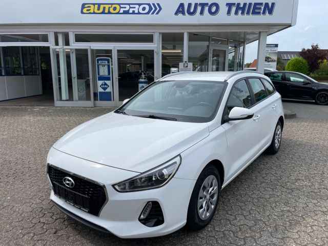 Hyundai i30 cw 1.4 Select PDC/Klima/Tempomat/Bluetooth