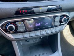 Fahrzeugabbildung Hyundai i30 1.0 AAC ALLWETTER ALU KAMERA PDC CARPLAY