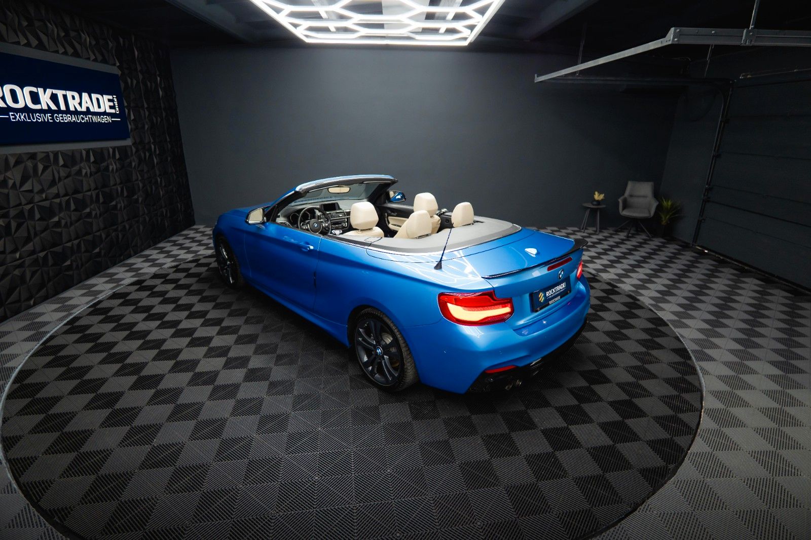 Fahrzeugabbildung BMW 230i Cabrio M-Sport Performance Shadow Line LED