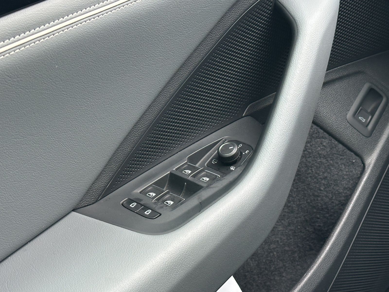 Fahrzeugabbildung Volkswagen Passat TDI Elegance DSG Matrix Standhzg AHK Navi