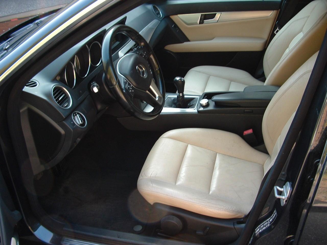 Mercedes-Benz C200 2012 — photo 11