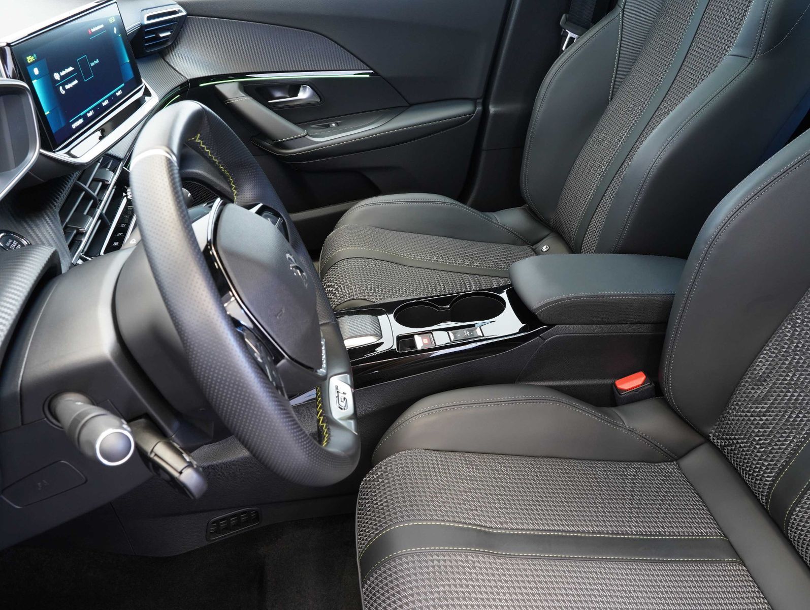 Fahrzeugabbildung Peugeot 2008 e- GT 11KW/LED/NAVI/360°/PANORAMA/SOH