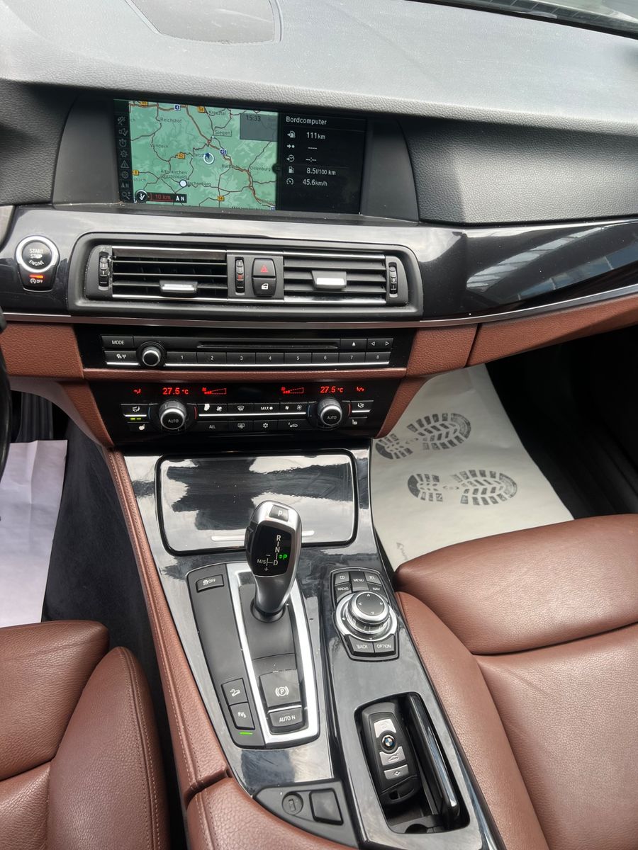 Fahrzeugabbildung BMW 530 d Lim. xDrive *HEAD-UP*LEDER-BRAUN*MEMORY*