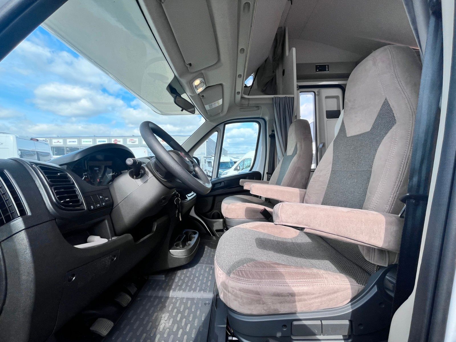 Fahrzeugabbildung Carado A-464 pro 2025 -Markise, Fahrradträger-