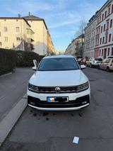 Volkswagen Tiguan 2.0 TSI 132kW DSG 4MOTION Highline Hi... - VW Tiguan Gebrauchtwagen in Leipzig