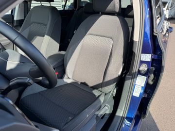 Volkswagen Golf VIII Var. Active+AHK+LED+SHZ+LHzg+Navi+Kame