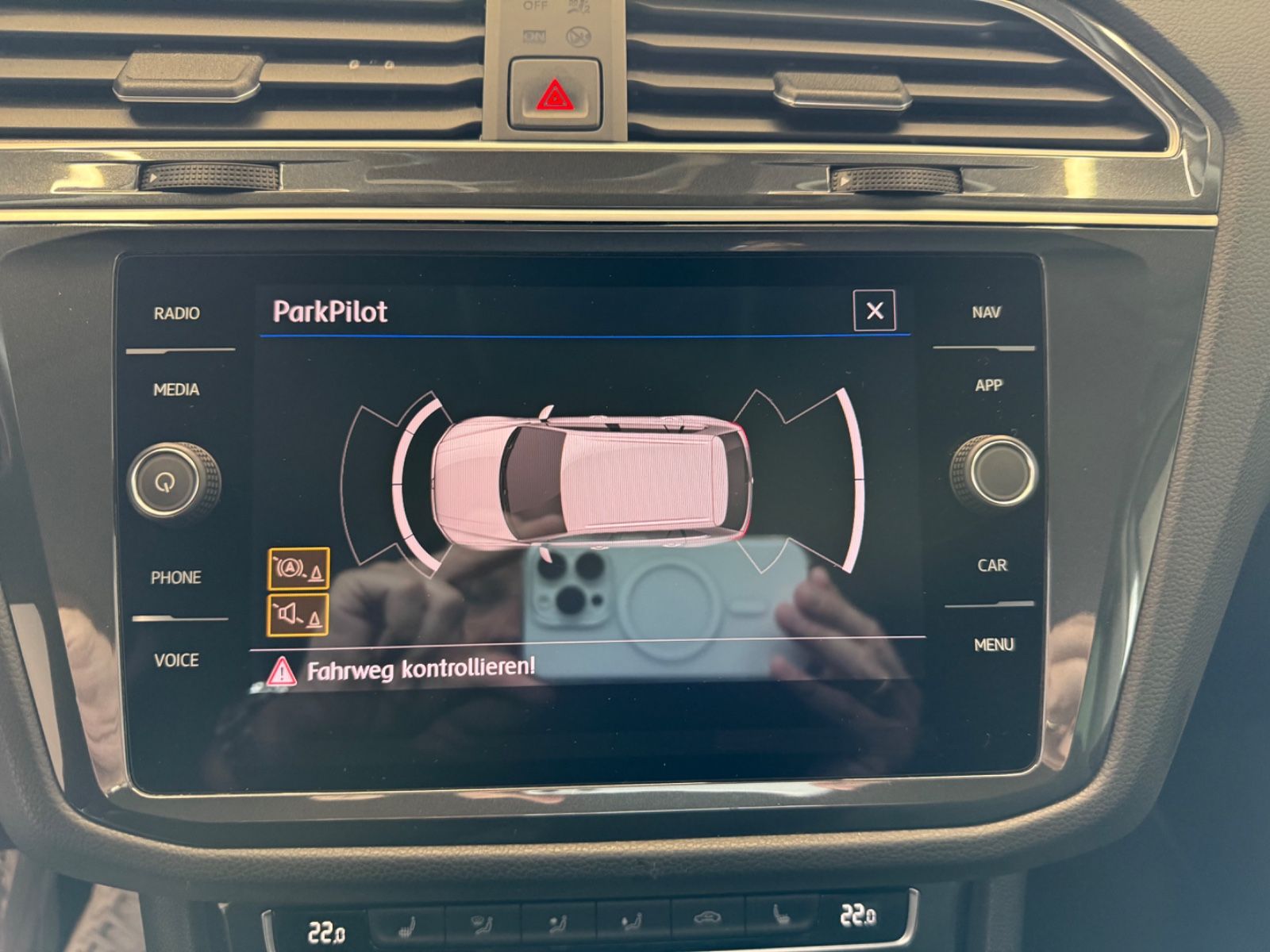 Fahrzeugabbildung Volkswagen Tiguan Comfortline Standheizung, Allwetterreifen