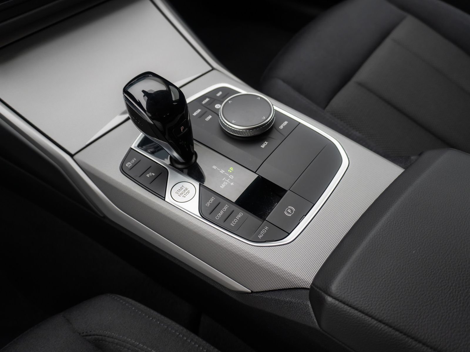 Fahrzeugabbildung BMW 320d xD Alarm DAB DriveAss PDC Geschwindig WiFi
