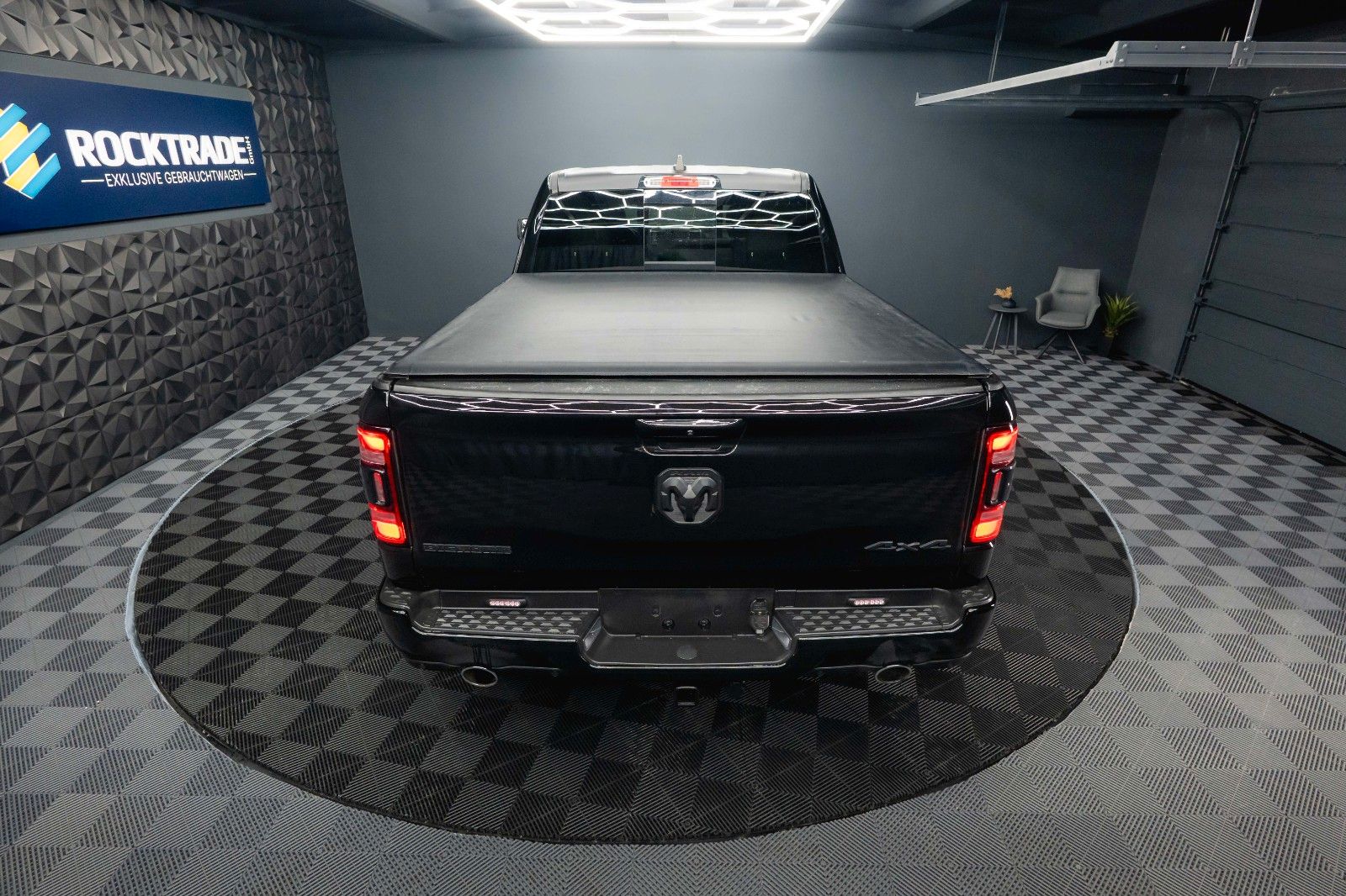 Fahrzeugabbildung Dodge RAM 5.7 V8 HEMI 4x4 BLACK EDITION Longbed 19%