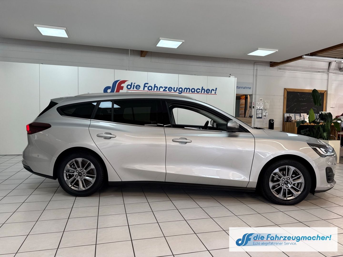 Fahrzeugabbildung Ford Focus Turnier Titanium X Navi Digitales Cockpit