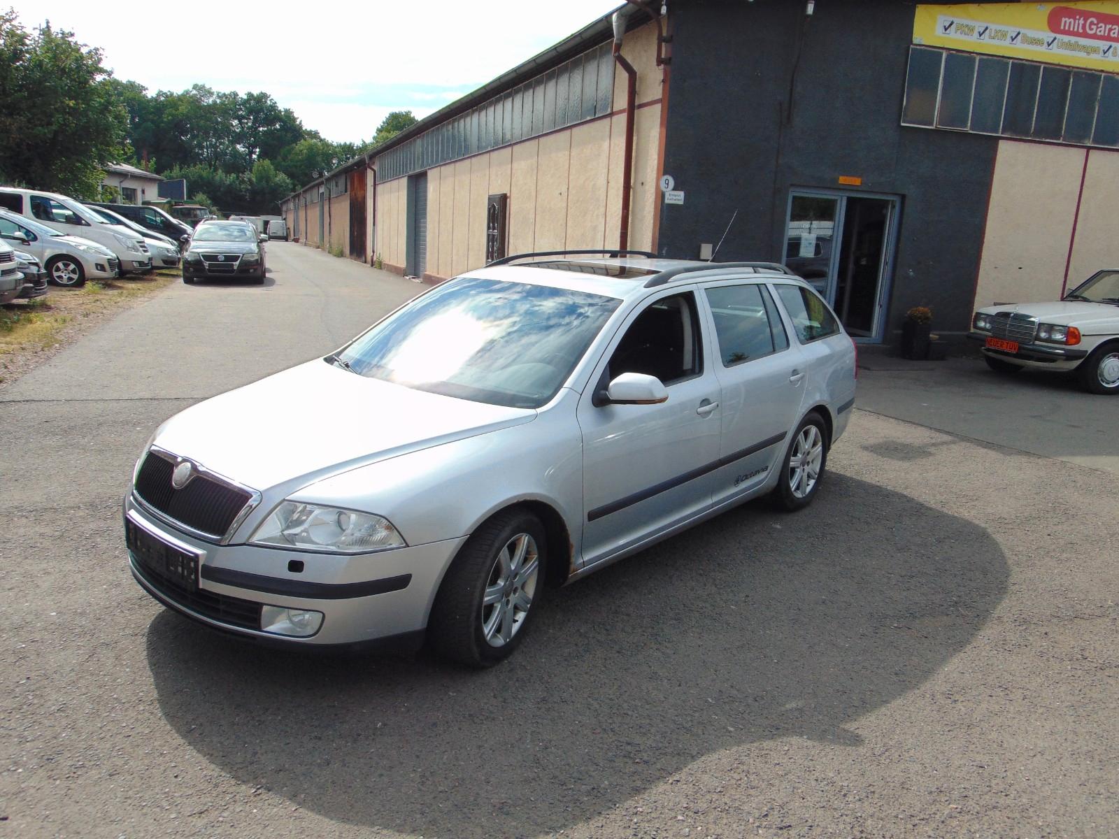 Skoda Octavia 2008 — rear view