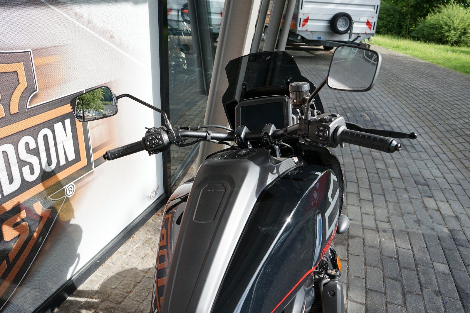 Fahrzeugabbildung Harley-Davidson Pan Am ST - Neufahrzeug - Supermoto - Vivid Blk
