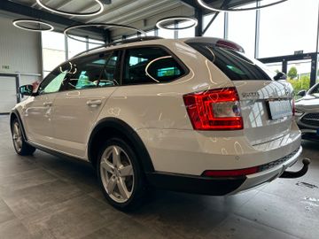 Skoda Octavia Scout*ACC*NAVI*AHK*PANO*2-Zonen*