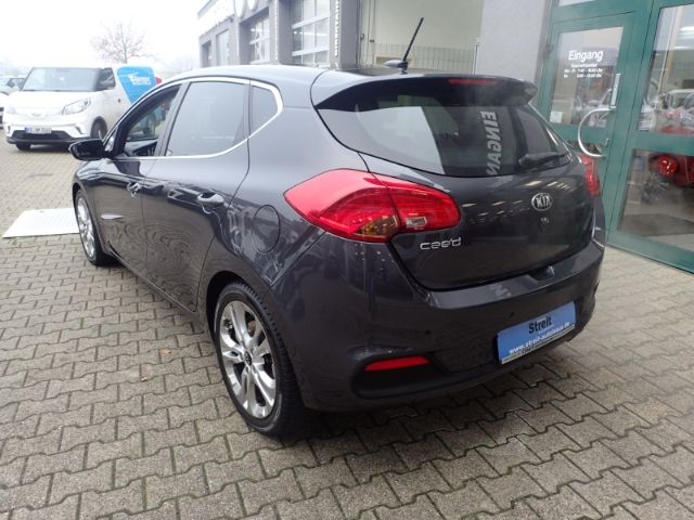 Fahrzeugabbildung Kia Ceed Spirit El. Panodach Navi Xenon Kurvenlicht