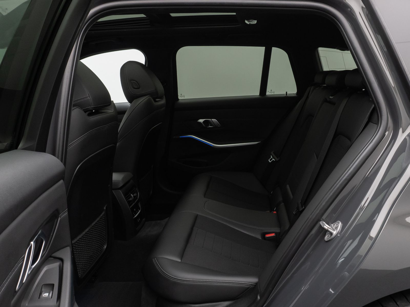 Fahrzeugabbildung BMW 320d xD Sport Line Panorama Laser Kamera HUD DAB